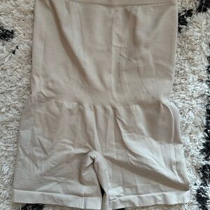 Blanqi postpartum belly support girlshorts